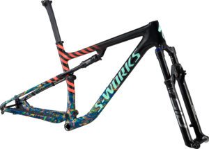 Specialized S-Works Epic Frameset 2021 Frontansicht in der Farbe Gloss Carbon/Cobalt Marble/Brassy Yellow Marble/Vivid Coral/Oasis