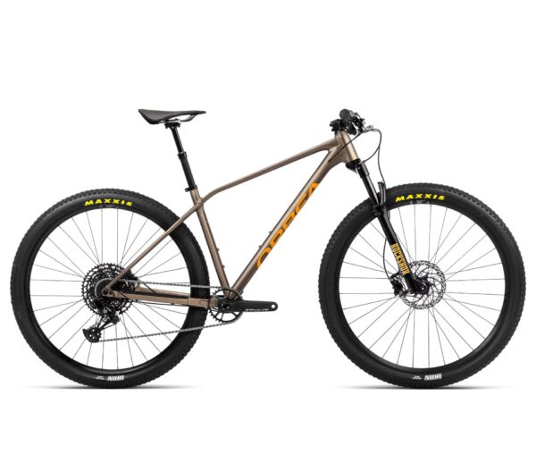 Orbea Alma H10 Eagle 2023 Frontansicht in der Farbe Taupe Brown / Mango
